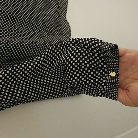 Polka dot blouse. Smart Set size Medium. - Picture 5 of 5